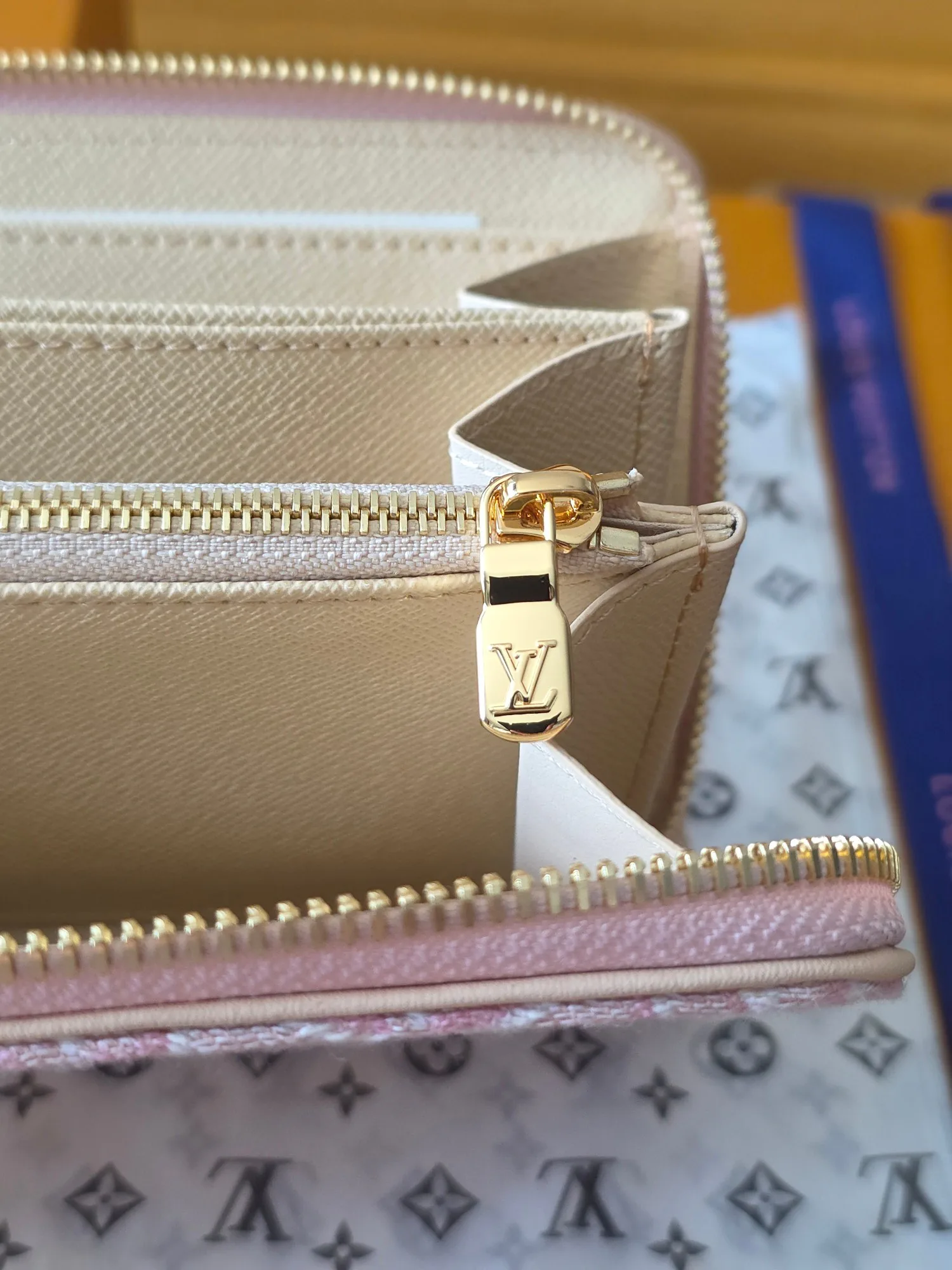 Клатчи Женские Louis Vuitton 18391185