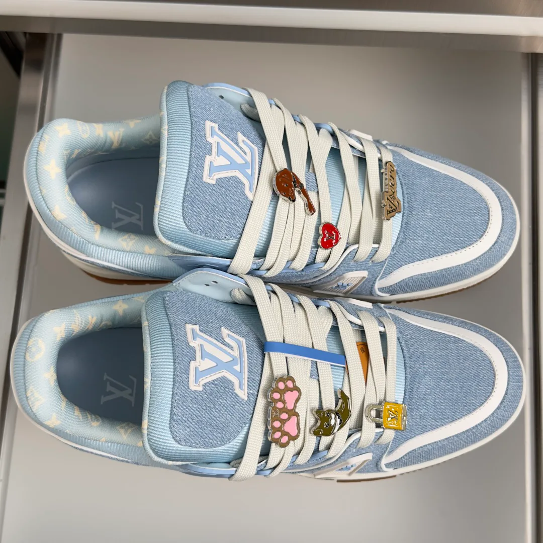 Кроссовки Женские Louis Vuitton 17950309