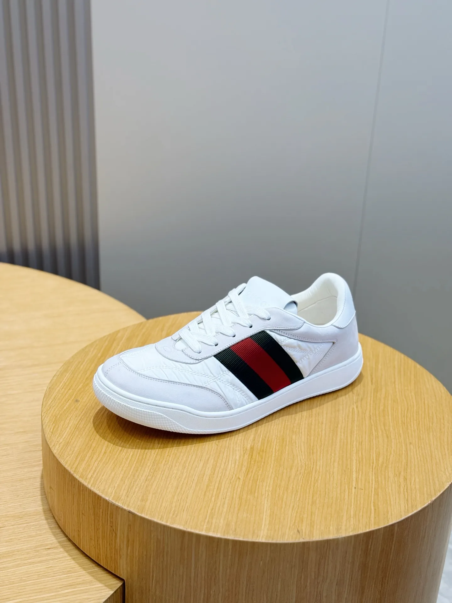 Кроссовки Женские Gucci 18100919
