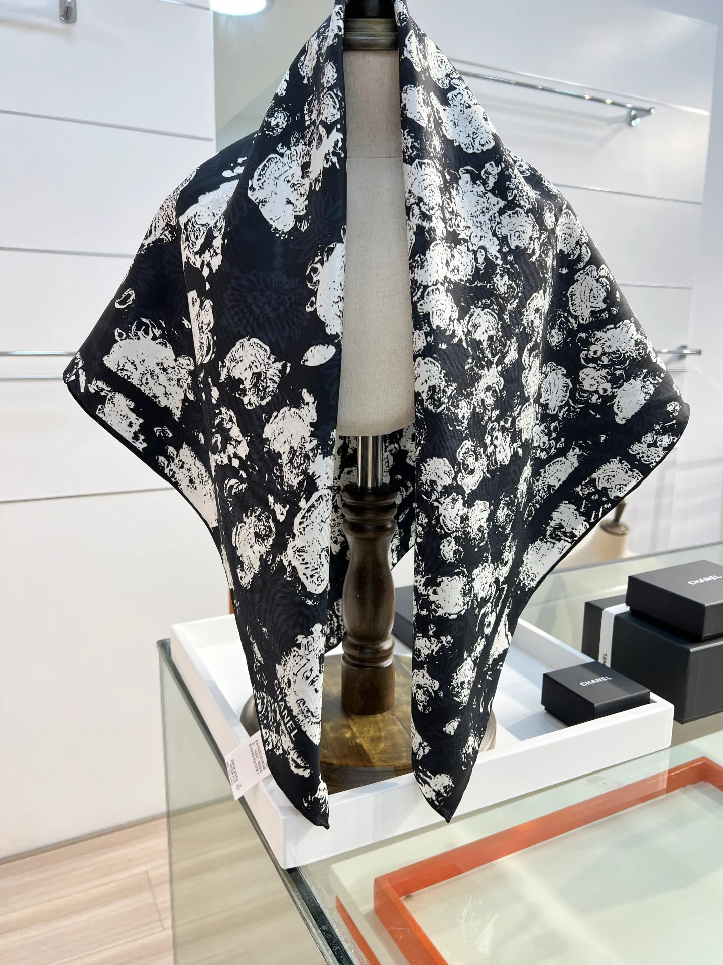 Платки Chanel 11445231