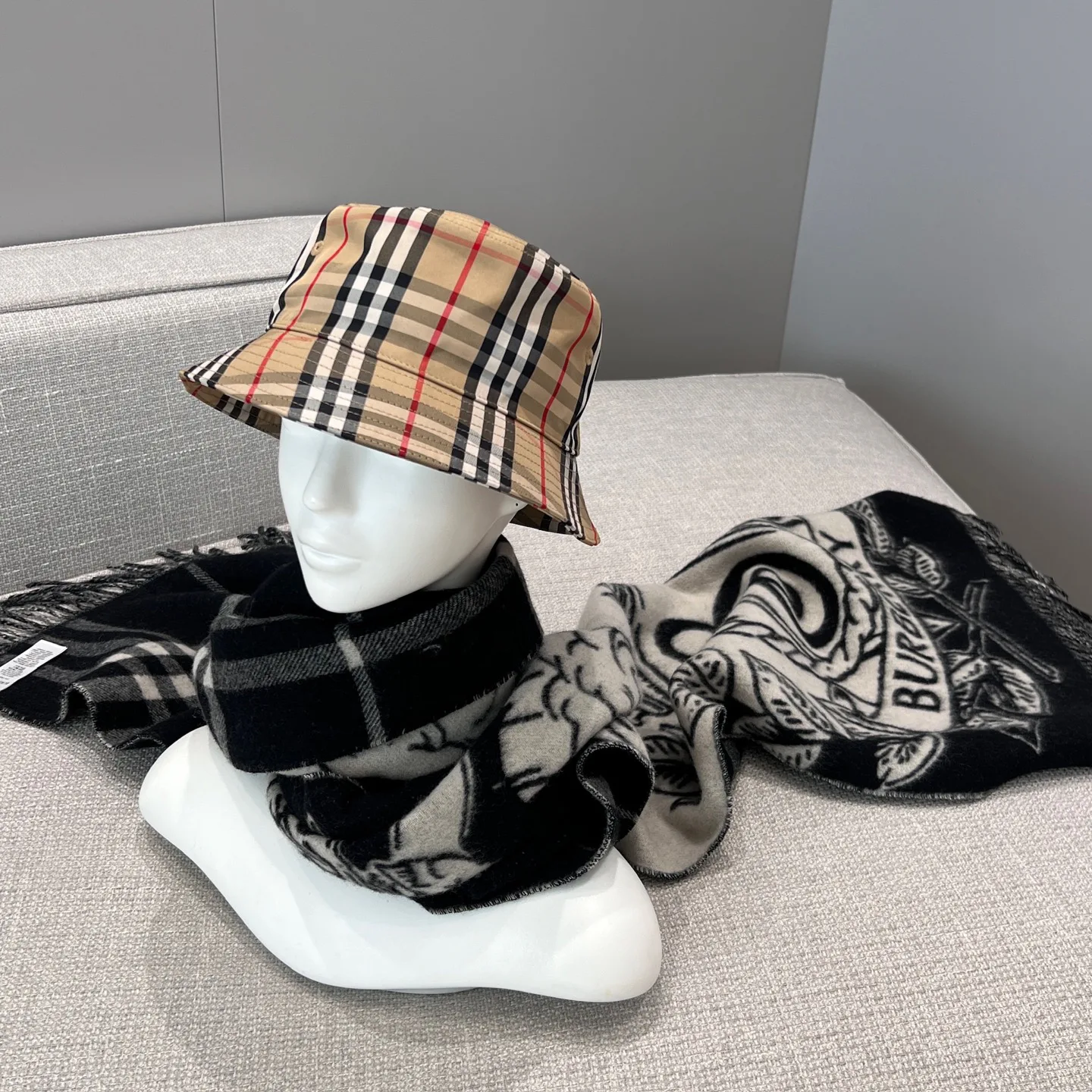 Шарфы Burberry 386410