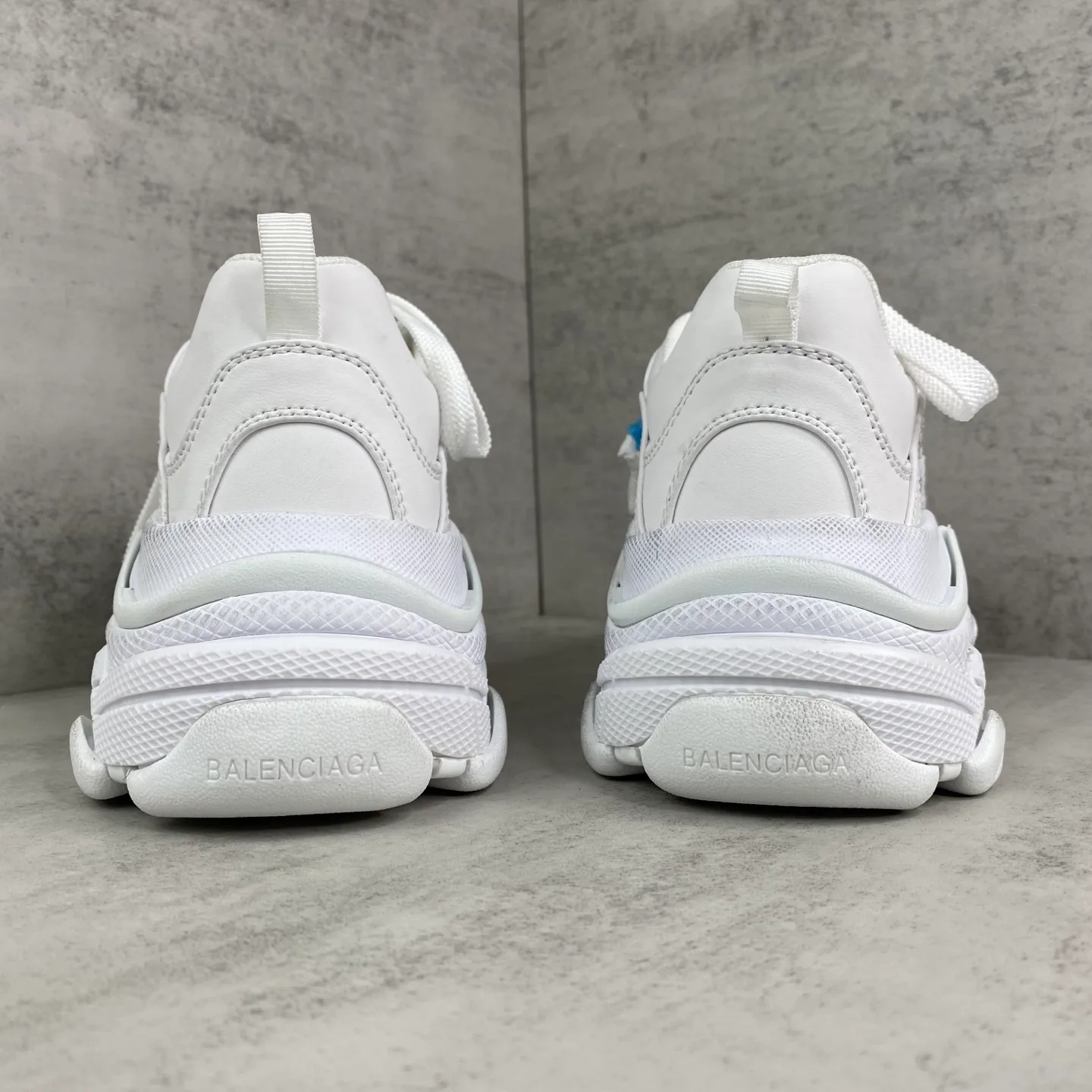 Кроссовки Женские Balenciaga 18686629