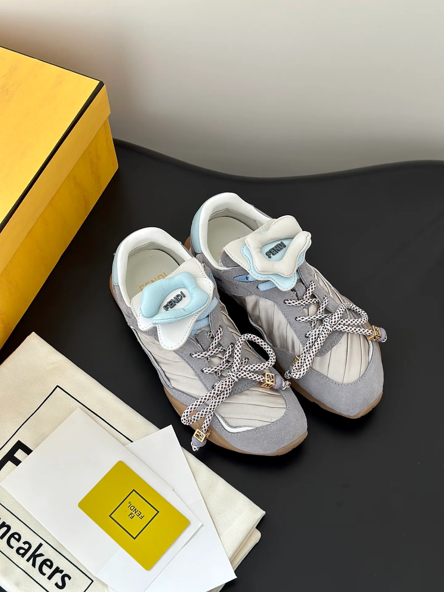 Кроссовки Женские Fendi 11886718