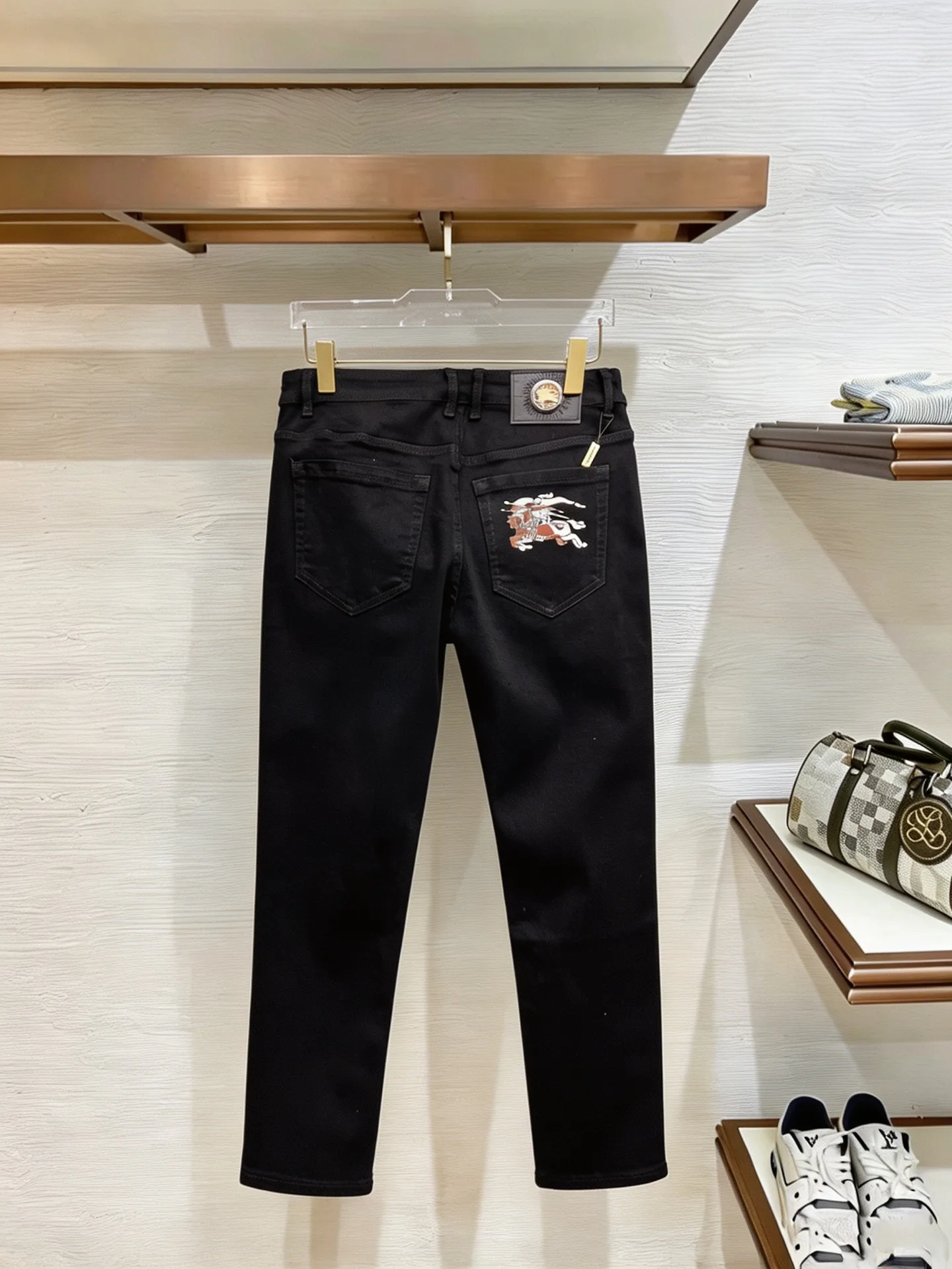 Джинсы Мужские Burberry 18098422