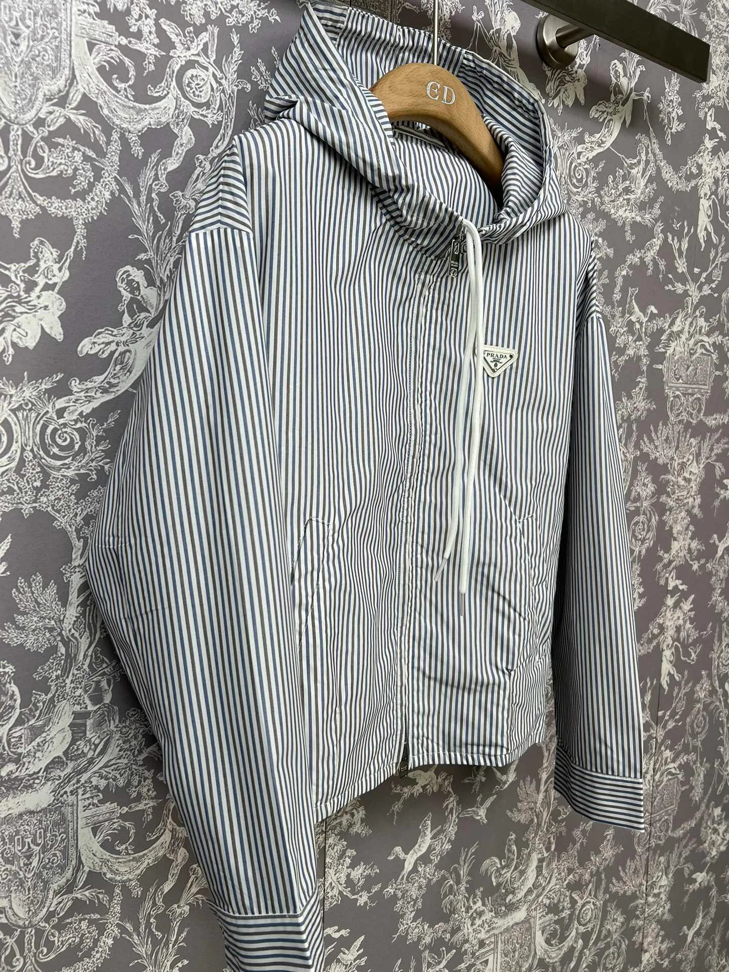 Куртки И Пуховики Женские Prada 32926