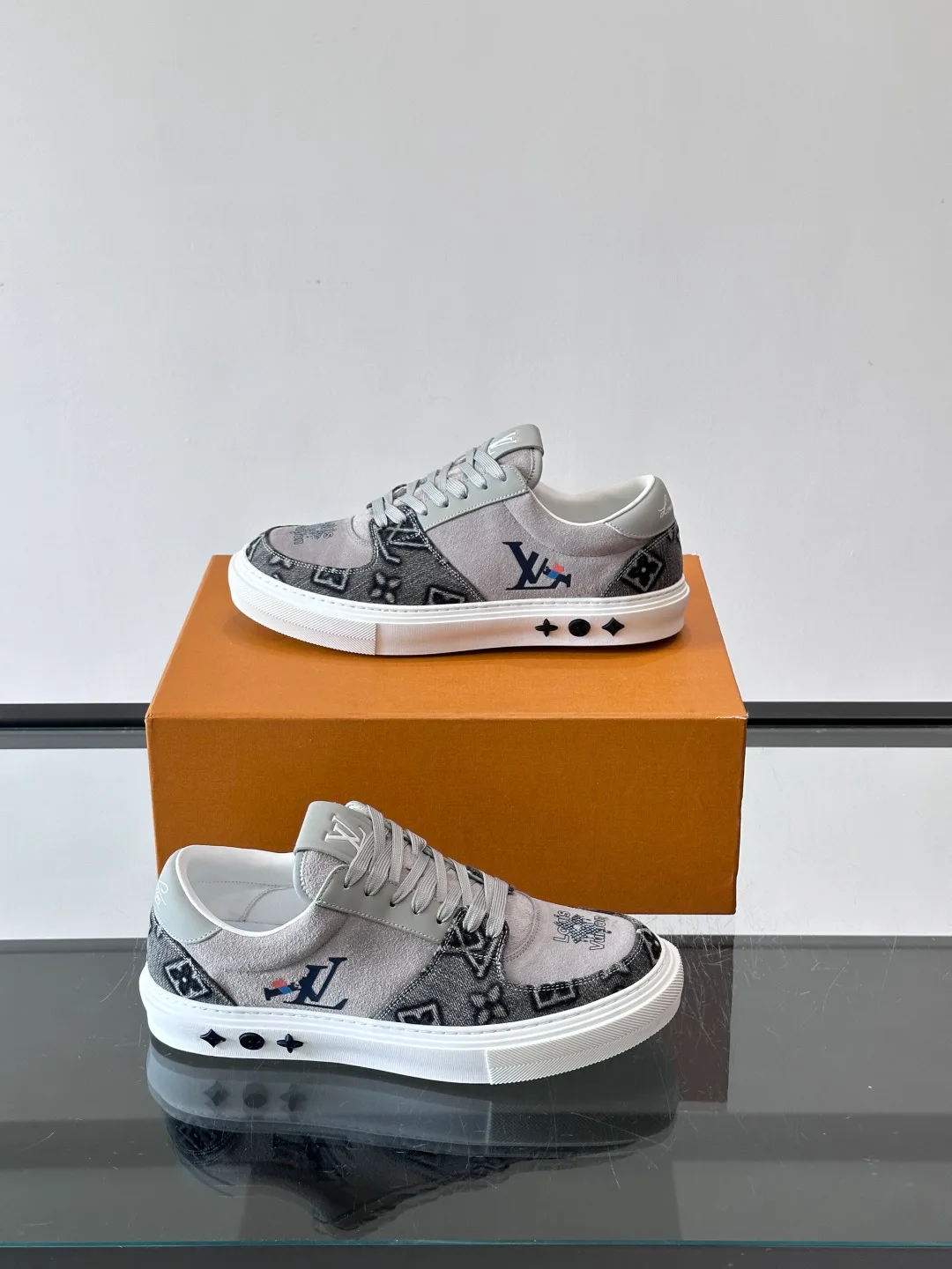 Кроссовки Женские Louis Vuitton 17037735