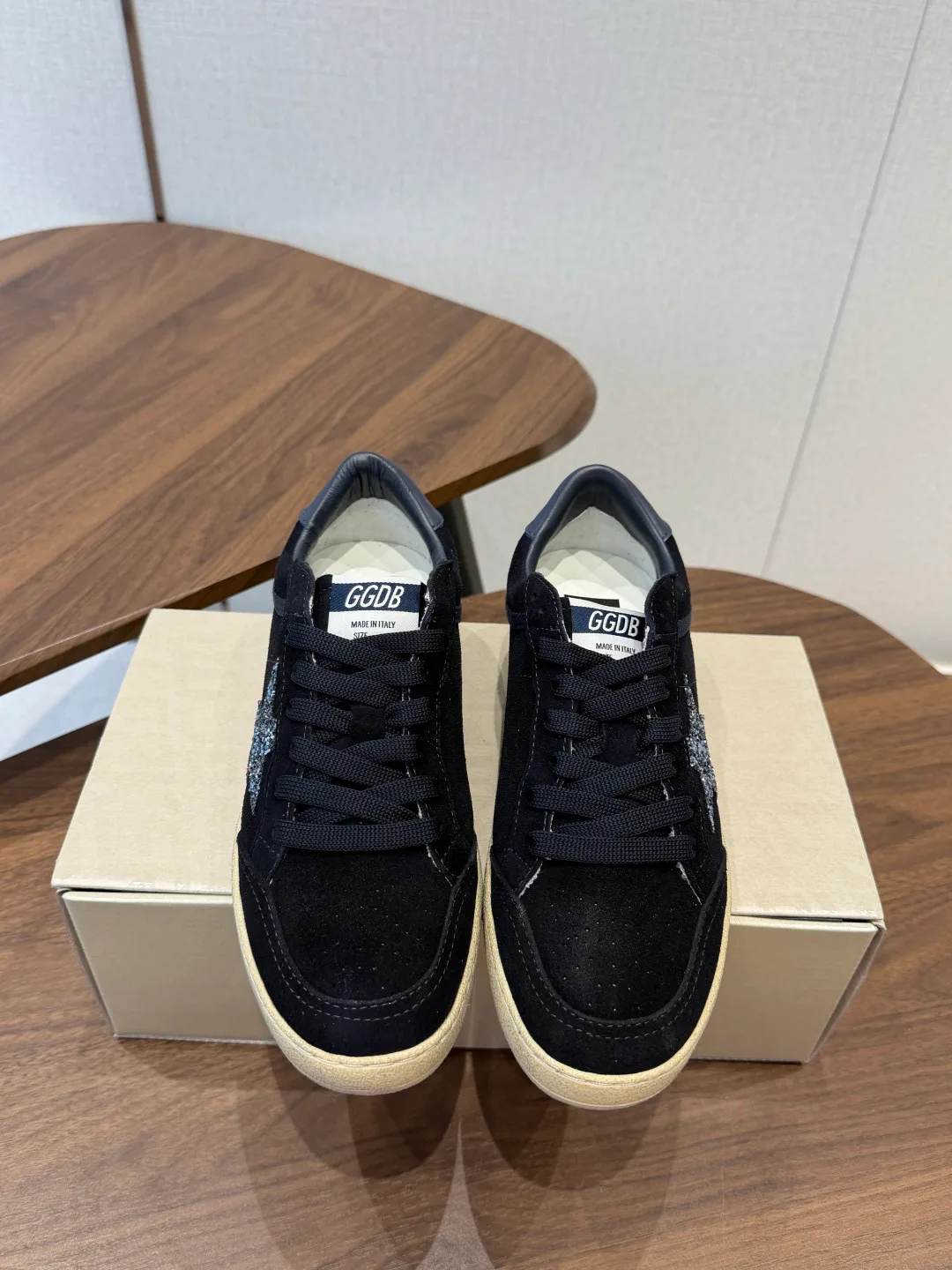 Кроссовки Женские Golden Goose 18357247