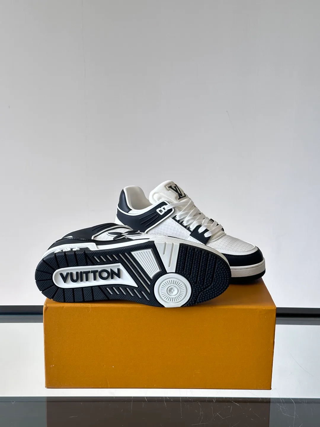 Кроссовки Мужские Louis Vuitton 18574072