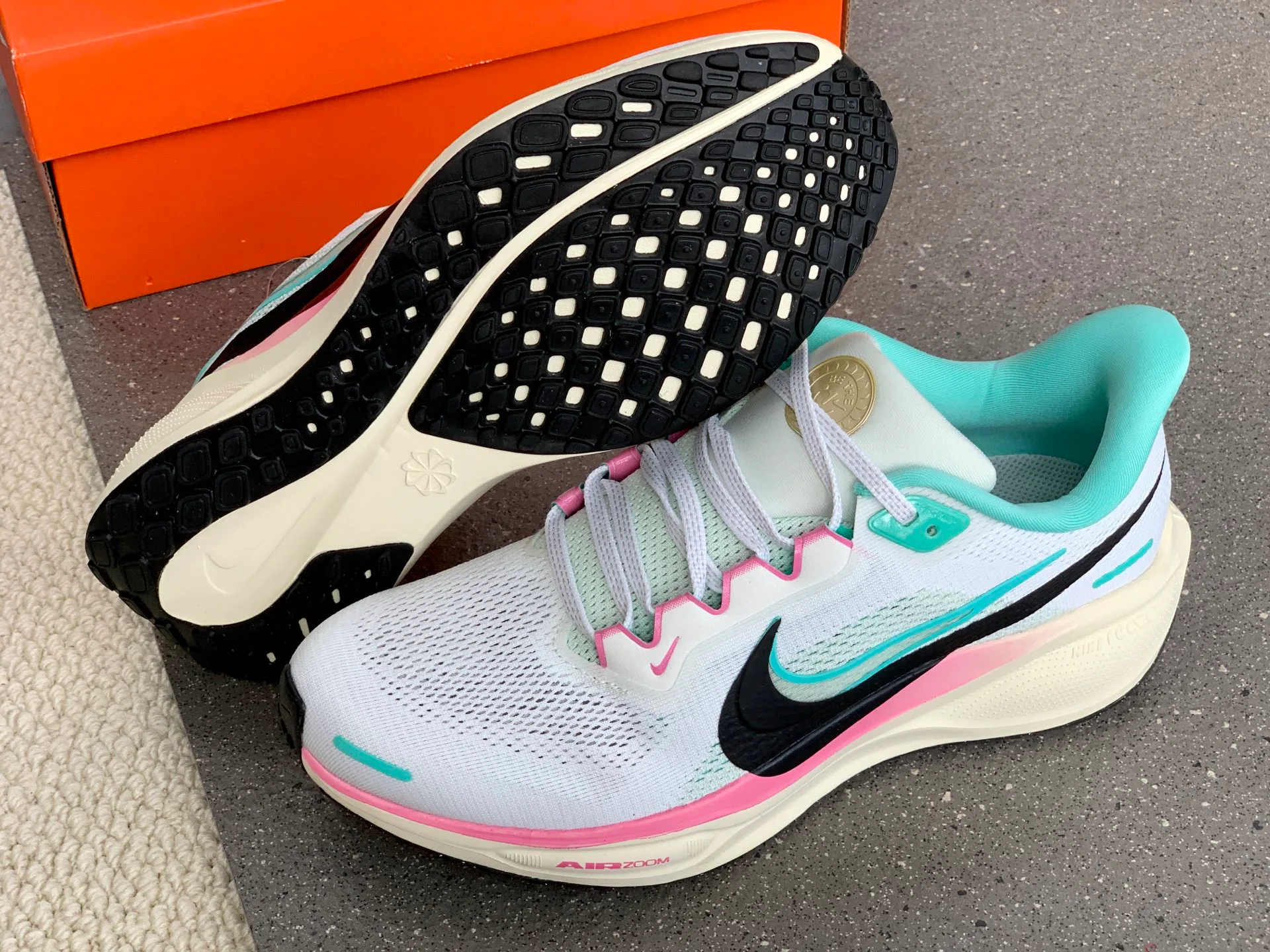 Кроссовки Женские Nike 230364