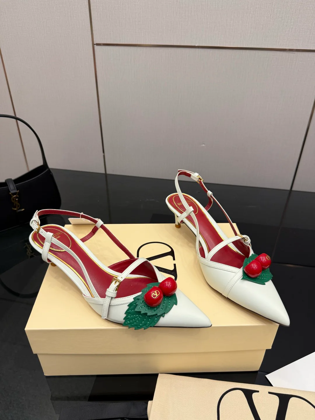 Босоножки Женские Valentino 11682322