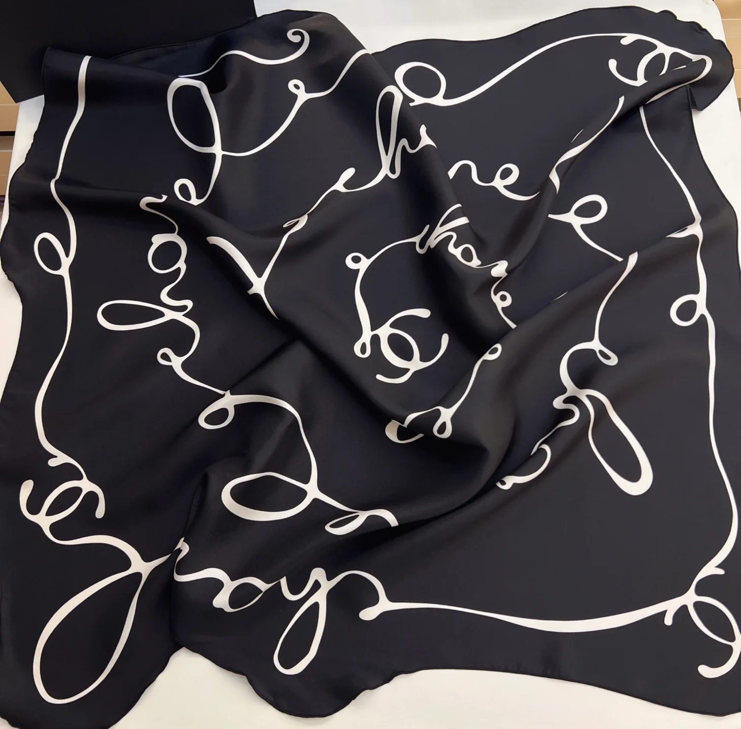 Платки Chanel 13575358