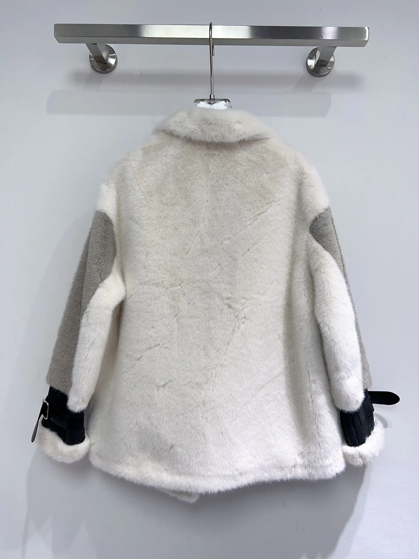 Кожаные Куртки И Дублёнки Женские Fendi 856080