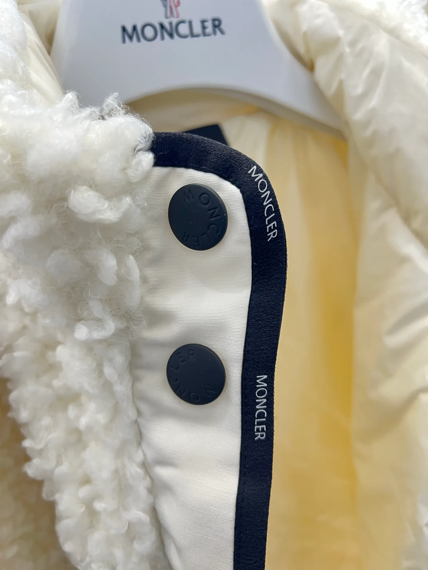 Куртки И Пуховики Женские Moncler 17958871