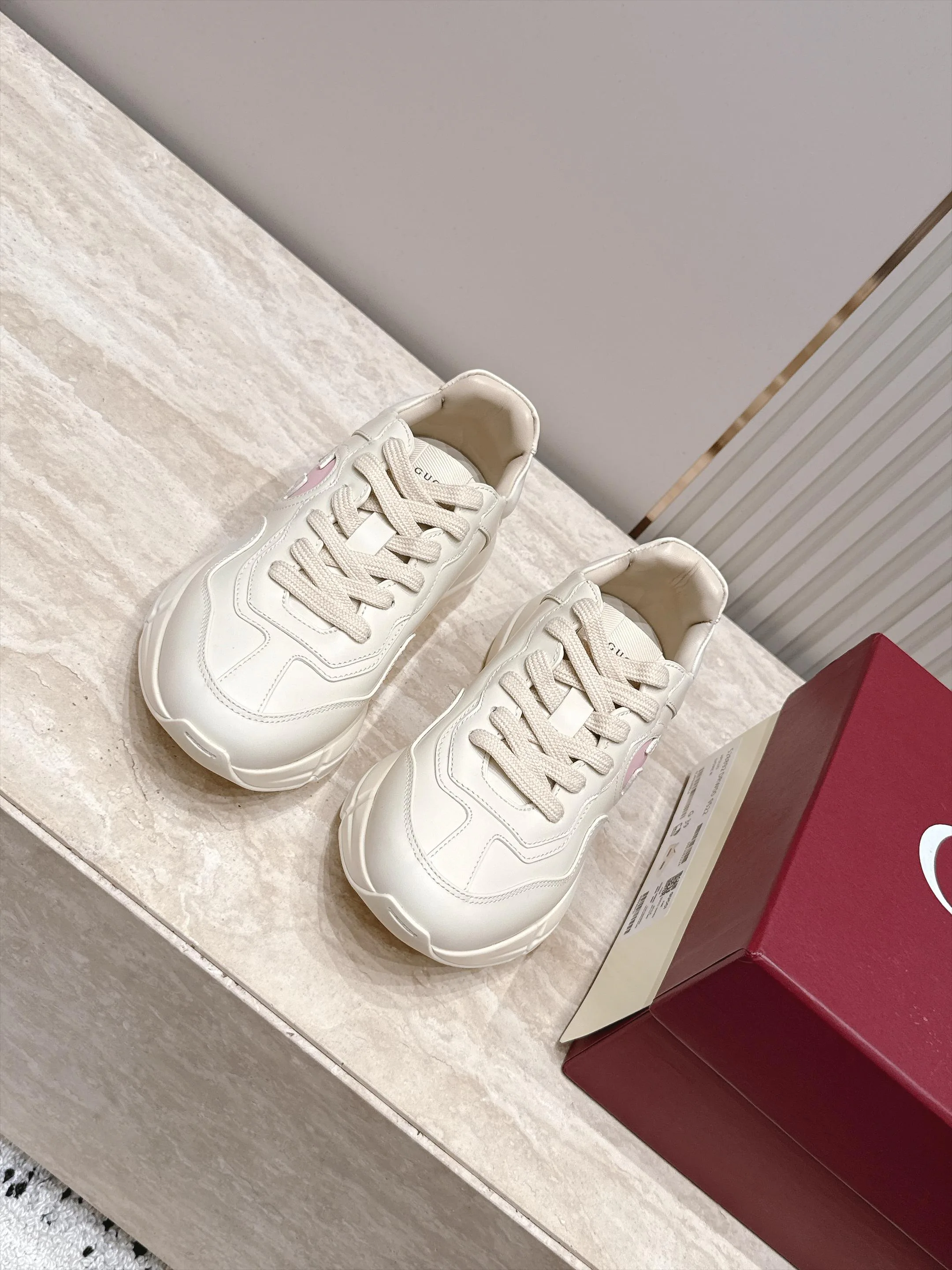 Кроссовки Женские Gucci 18025257