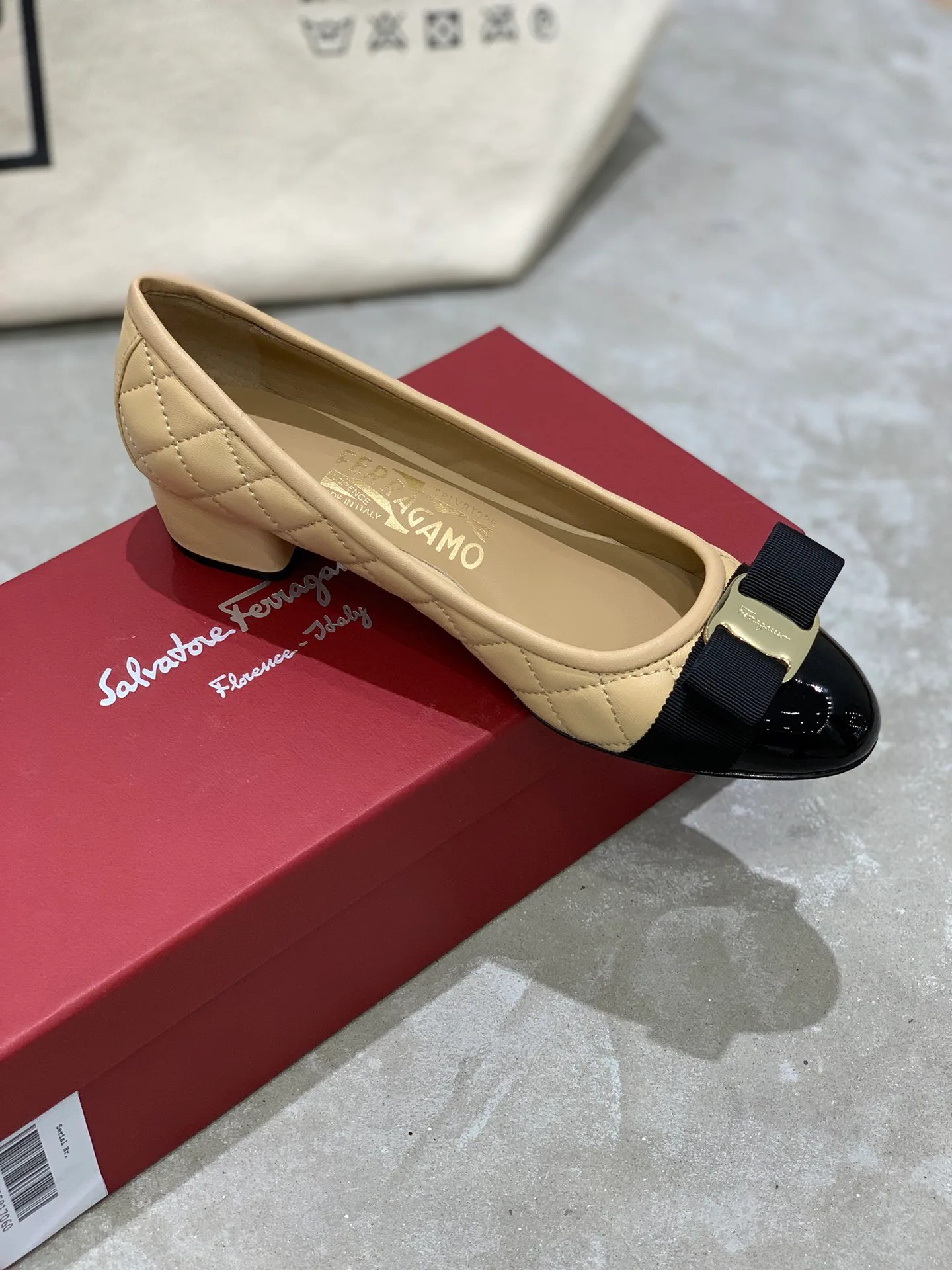 Балетки Женские Salvatore Ferragamo 17642549