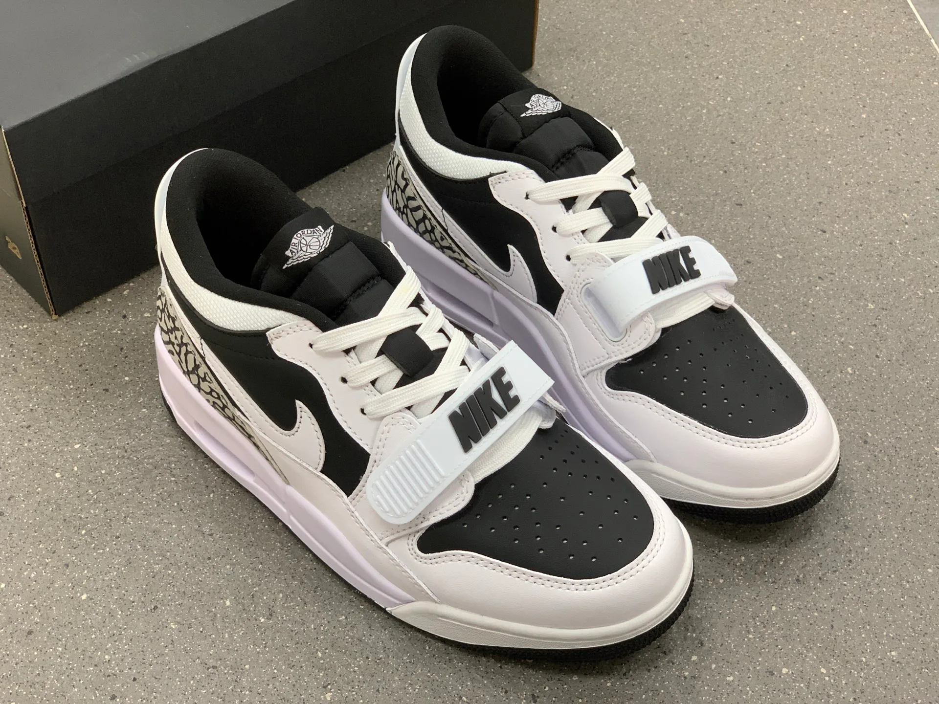 Кроссовки Женские Air Jordan 839905