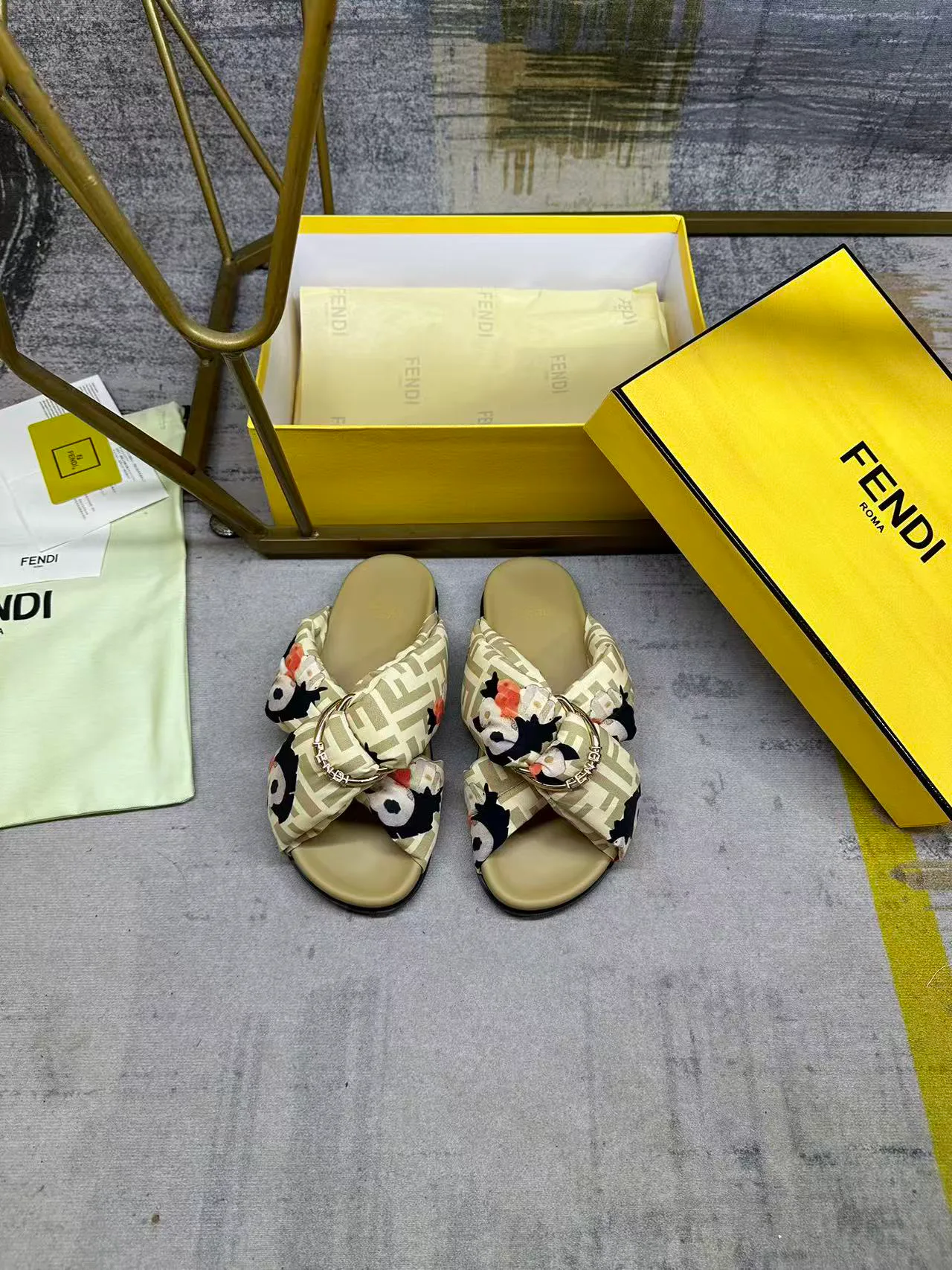 Сандалии Женские Fendi 11513174