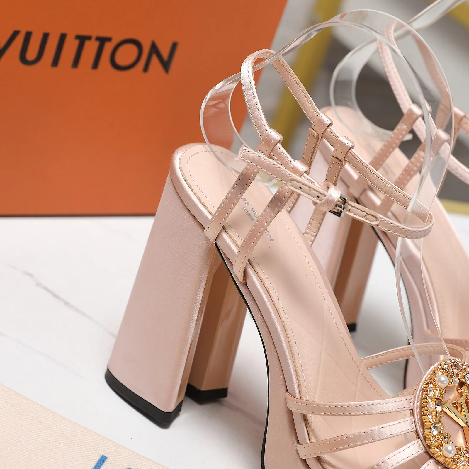 Босоножки Женские Louis Vuitton 10250865