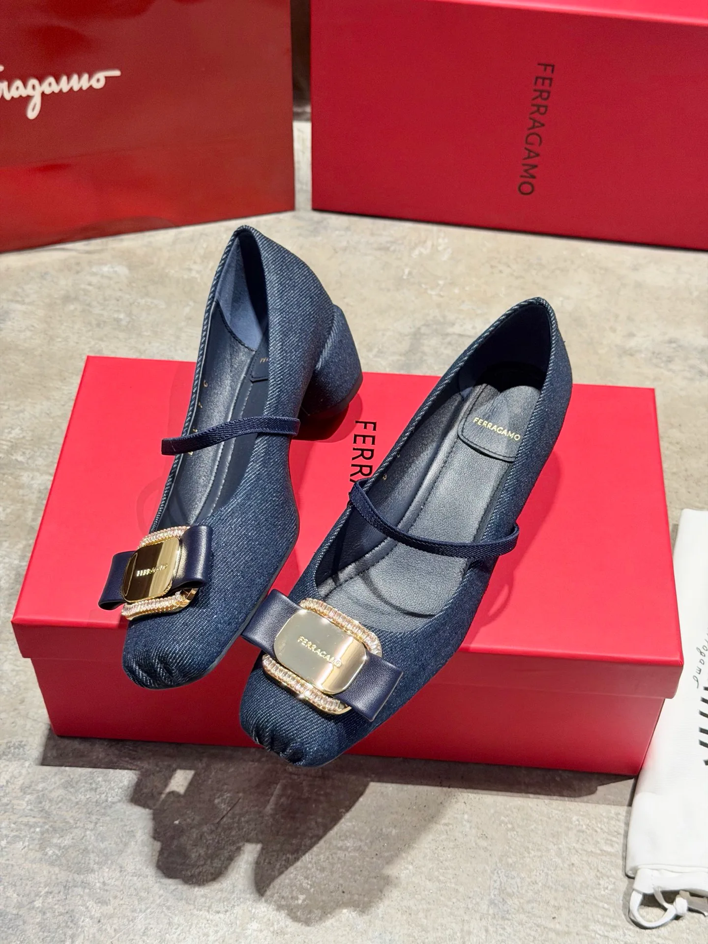 Туфли Женские Salvatore Ferragamo 17642552