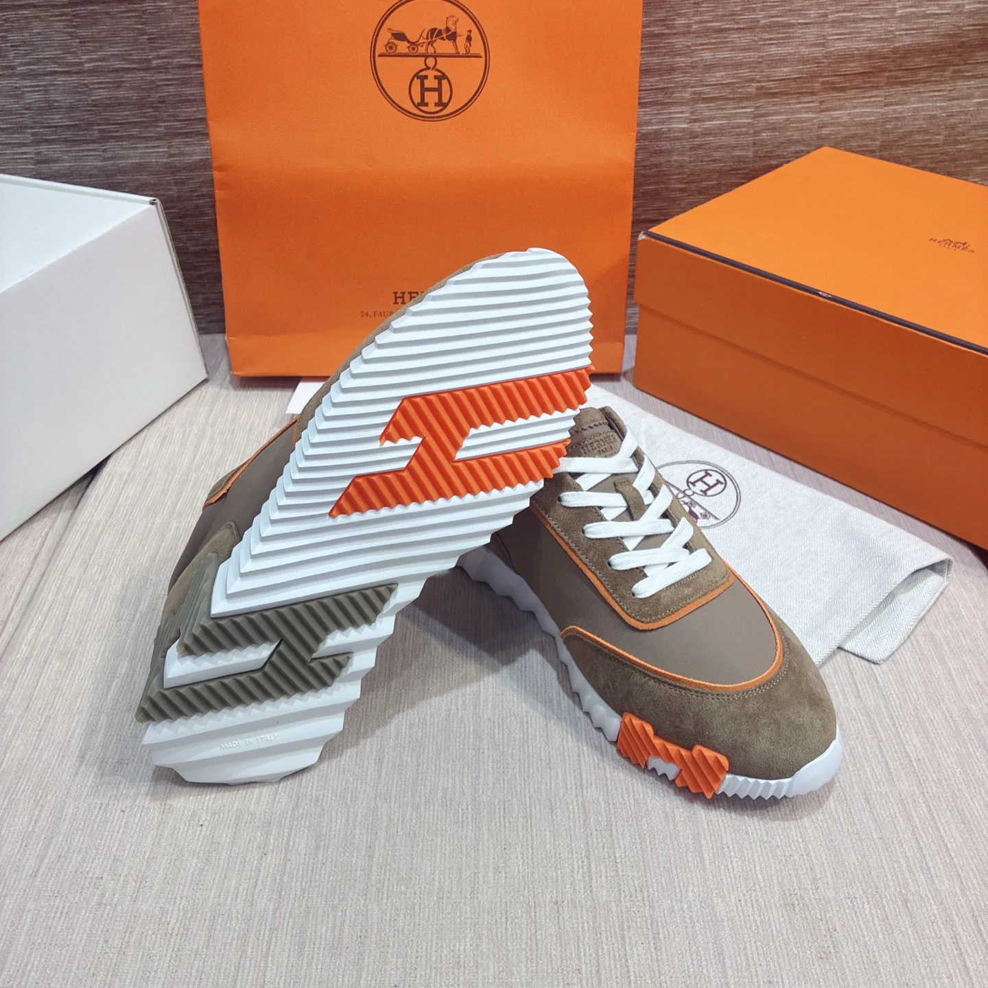 Кроссовки Женские Hermes 17977062
