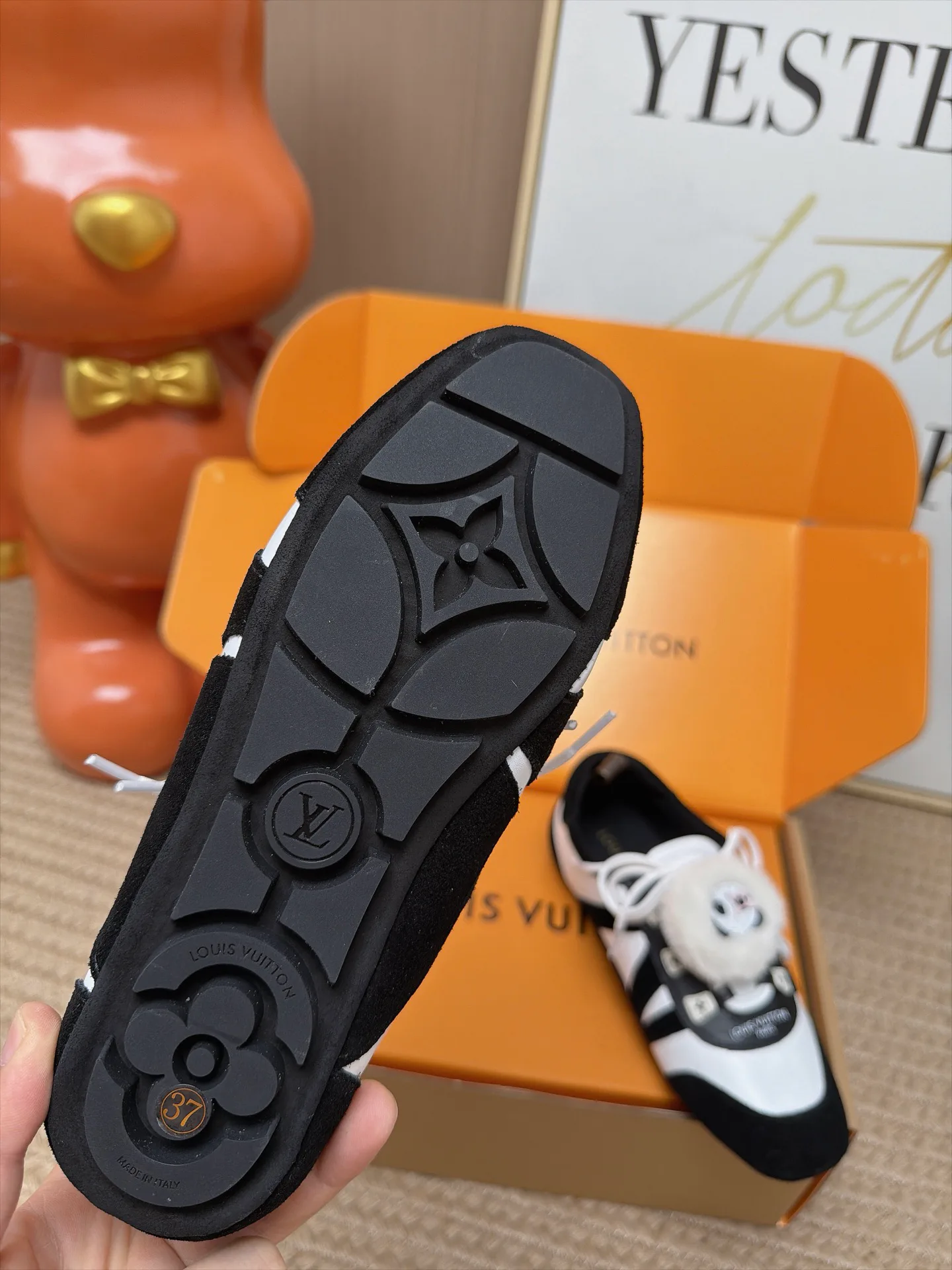 Кроссовки Женские Louis Vuitton 18063010