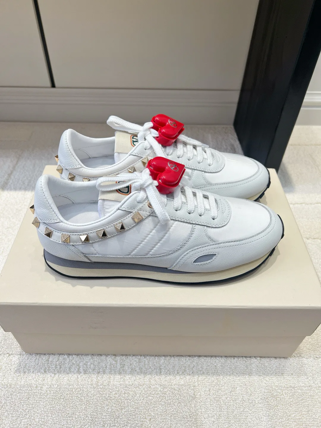 Кроссовки Женские Valentino 18436570