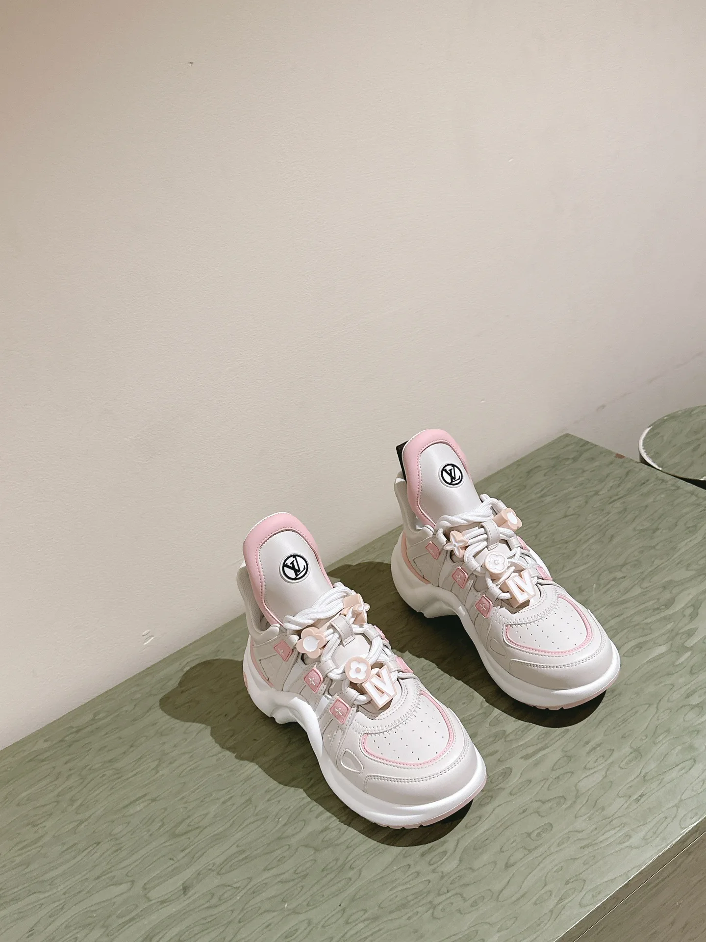 Кроссовки Женские Louis Vuitton 10840477