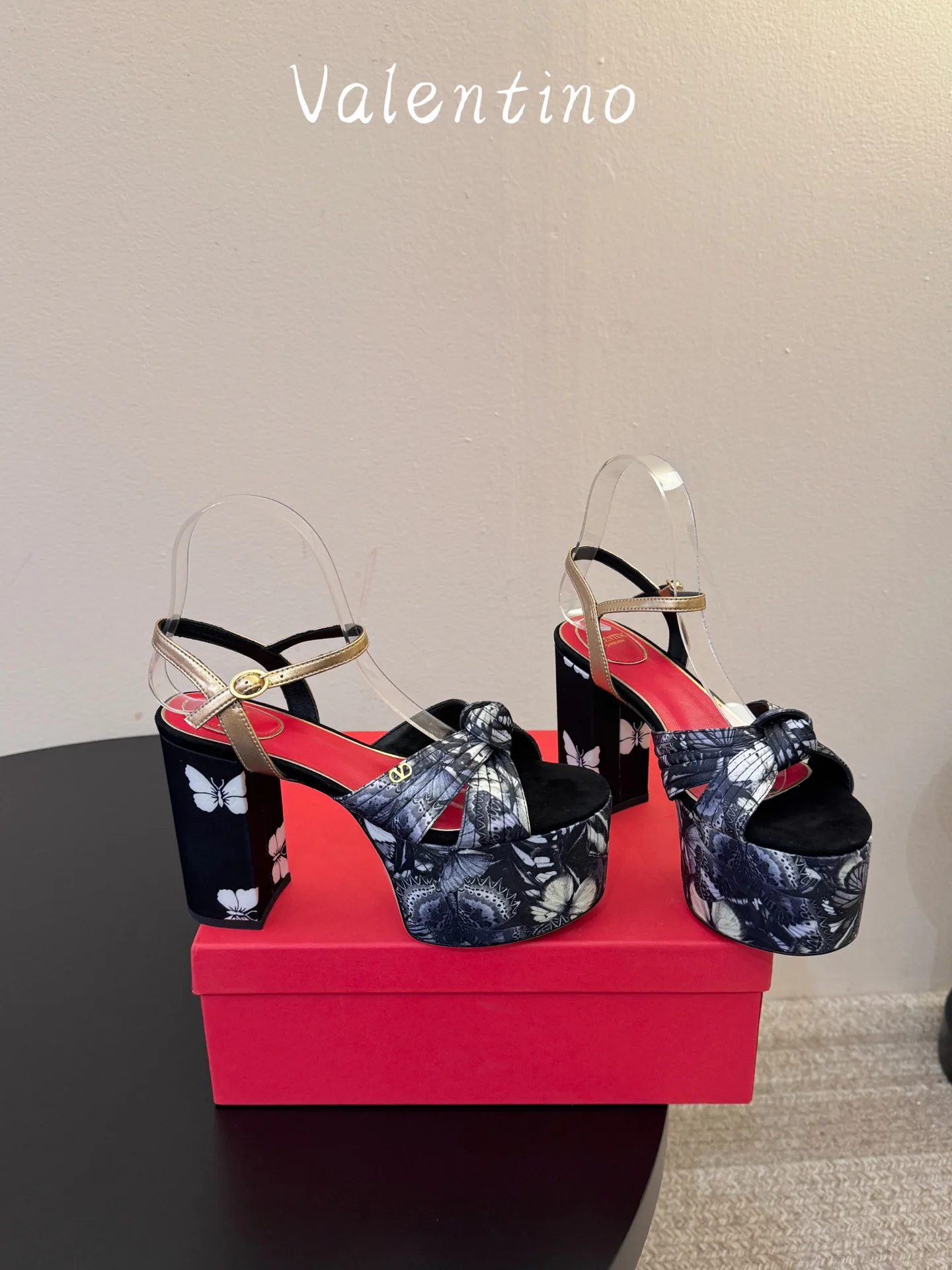 Босоножки Женские Valentino 19707115
