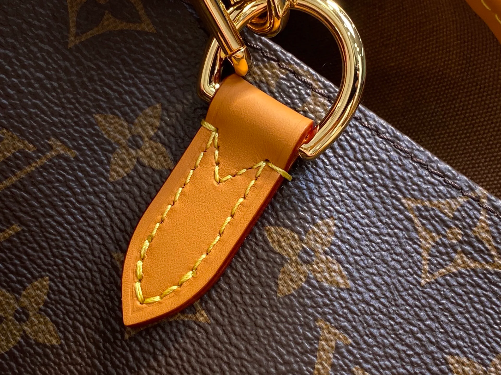 Классические Сумки Женские Louis Vuitton 18240335