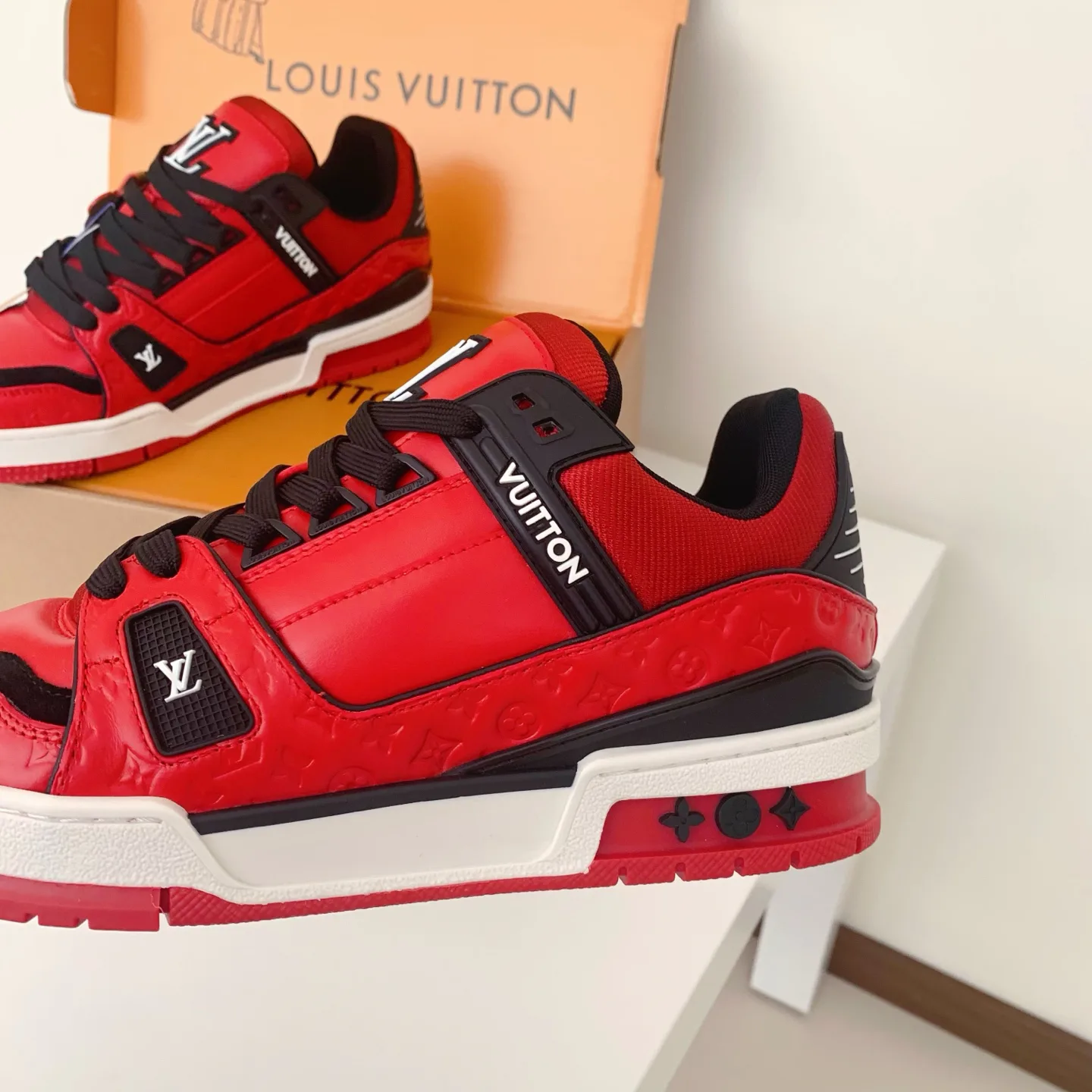 Кроссовки Женские Louis Vuitton 18258382