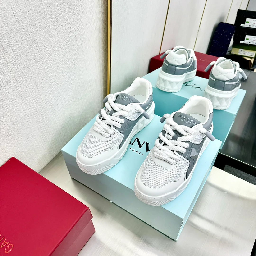 Кроссовки Женские Valentino 17904340