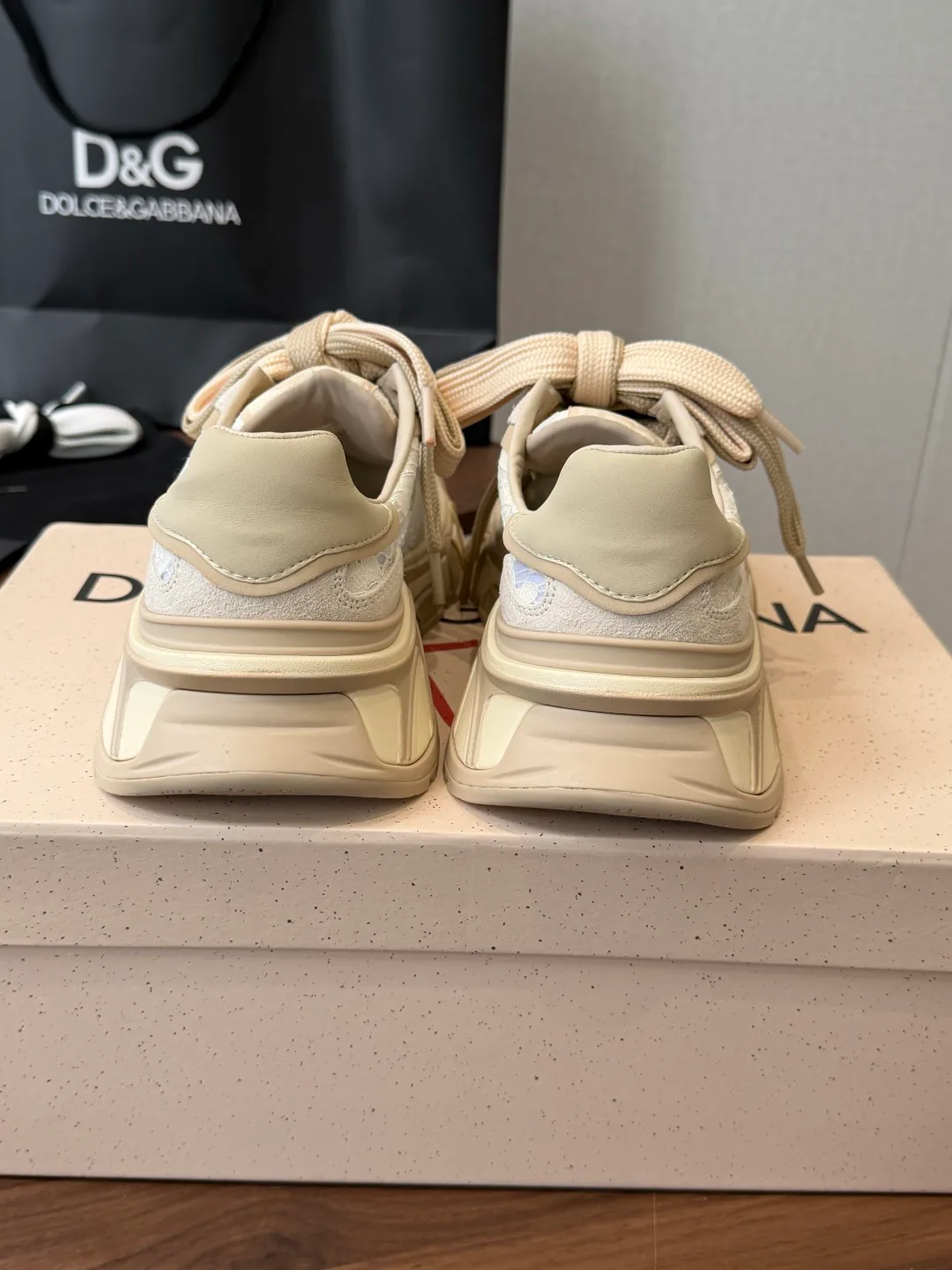 Кроссовки Женские Dolce & Gabbana 17657649