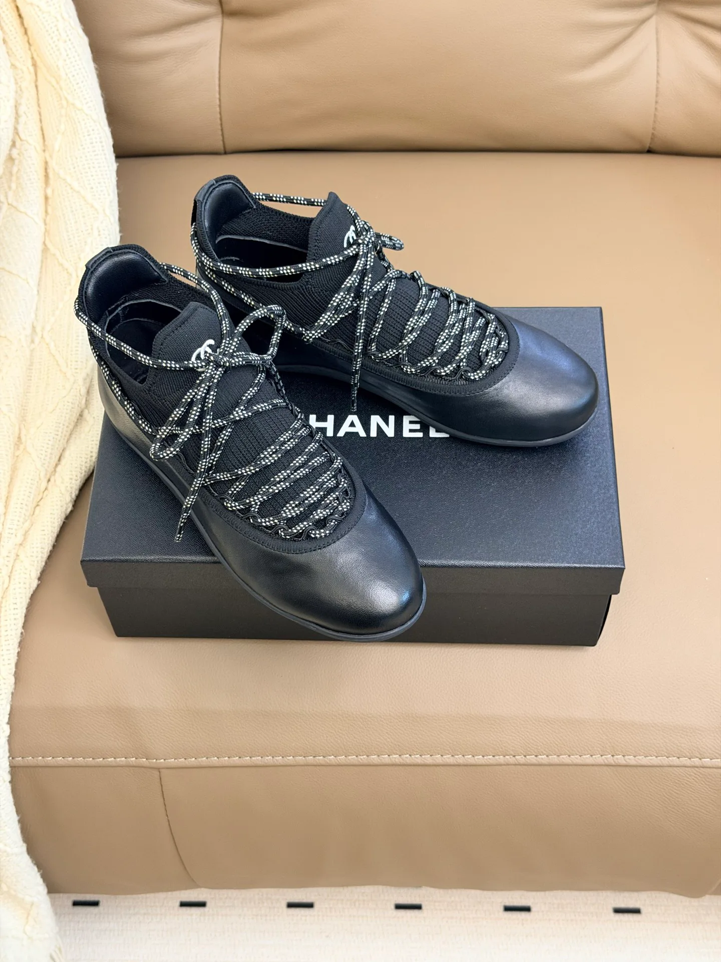Кроссовки Женские Chanel 17510618