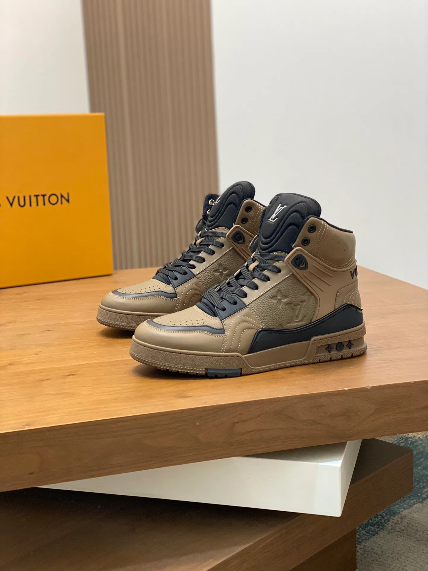 Кроссовки Мужские Louis Vuitton 1483823