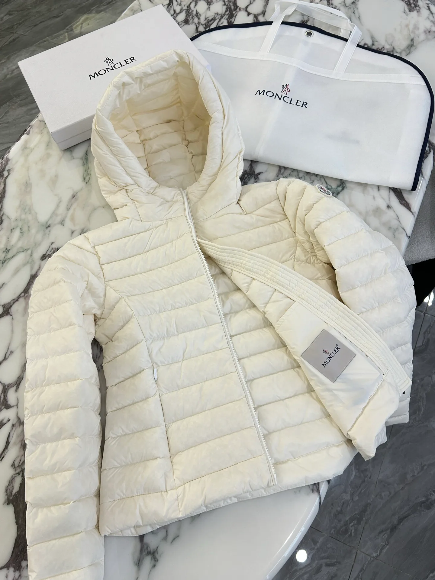 Куртки И Пуховики Мужские Moncler 18231513