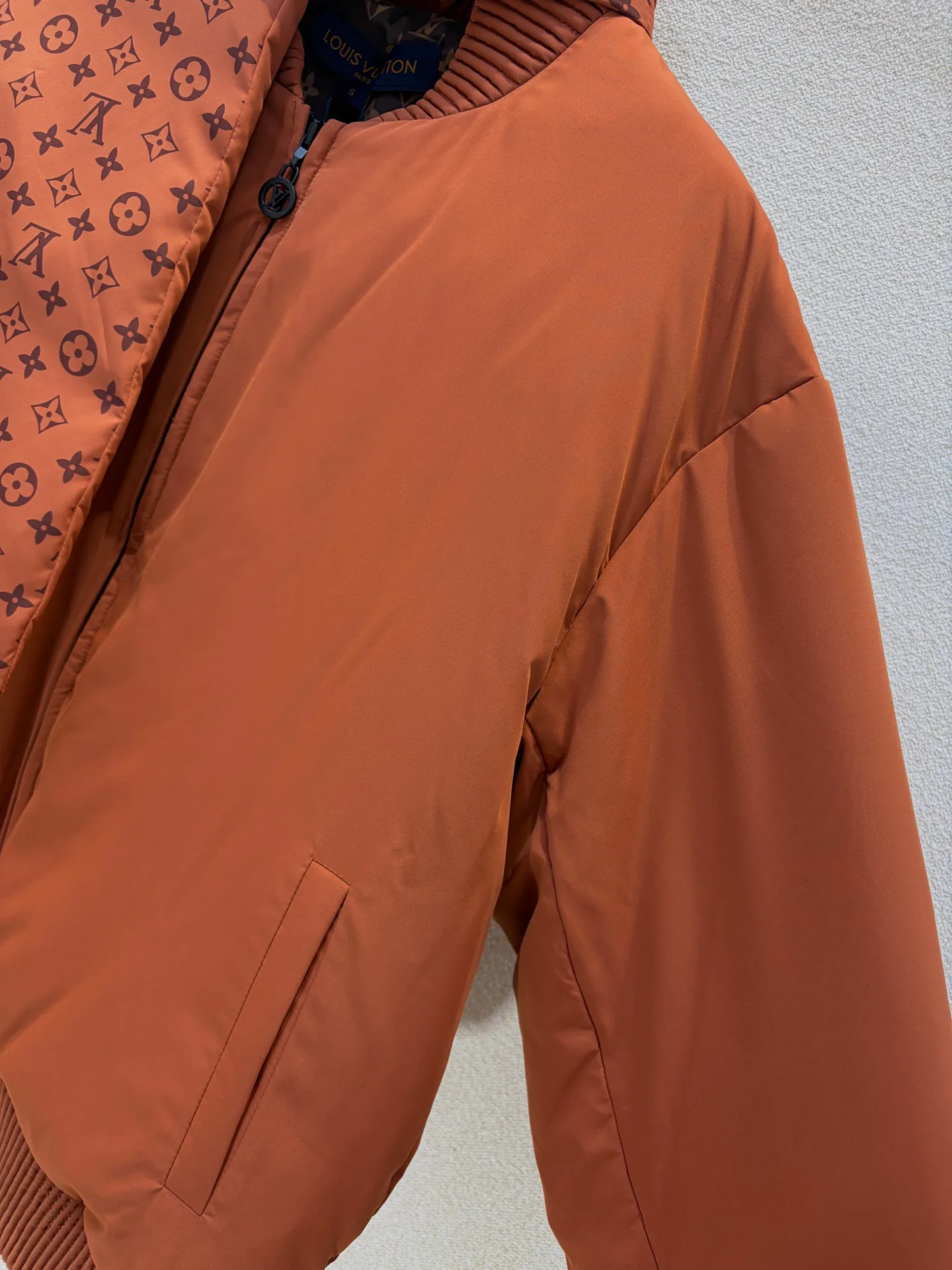 Куртки И Пуховики Женские Louis Vuitton 19074900
