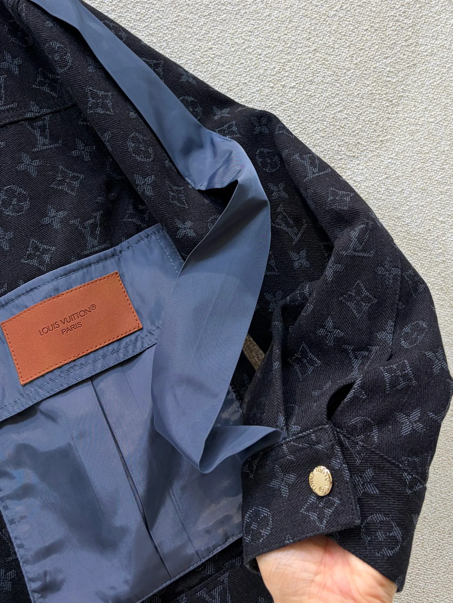 Куртки И Пуховики Женские Louis Vuitton 18408056
