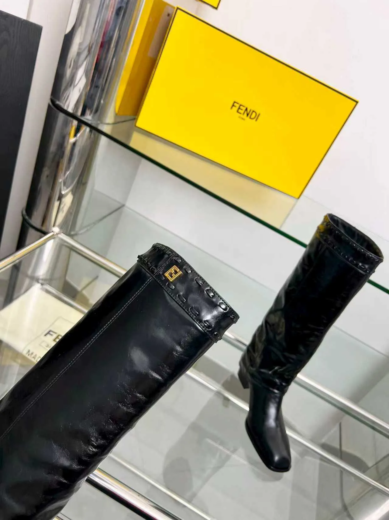 Сапоги Женские Fendi 18104315