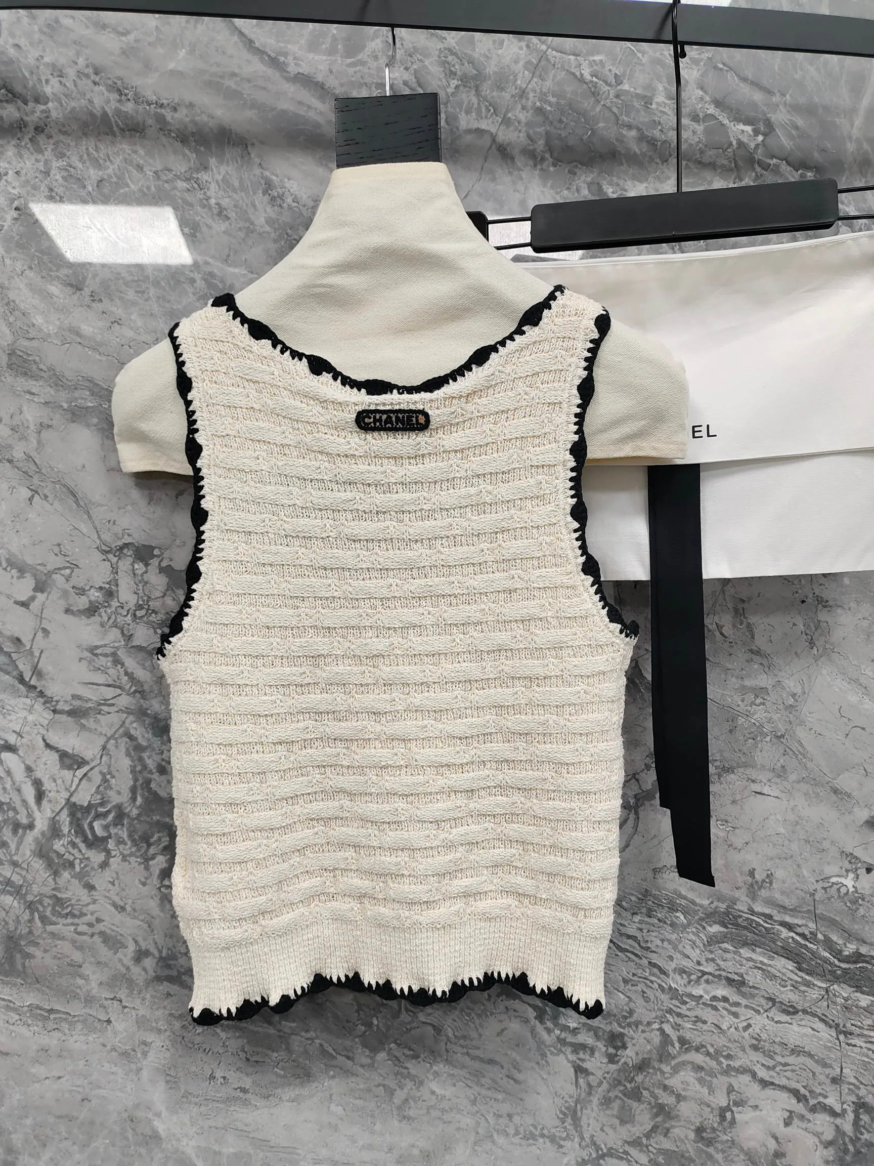 Жилеты Женские Chanel 10035990