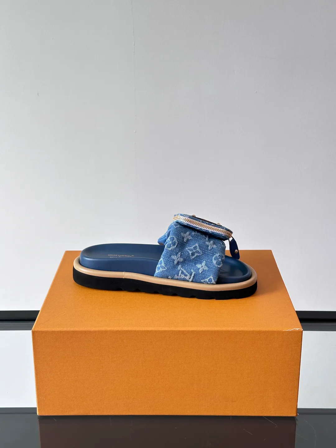 Шлепанцы Женские Louis Vuitton 20481