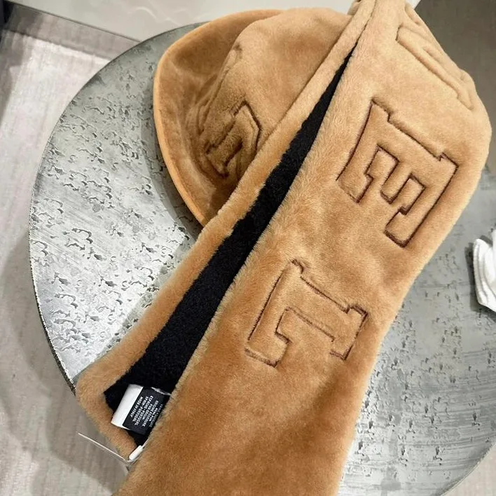 Шарфы Chanel 18347769