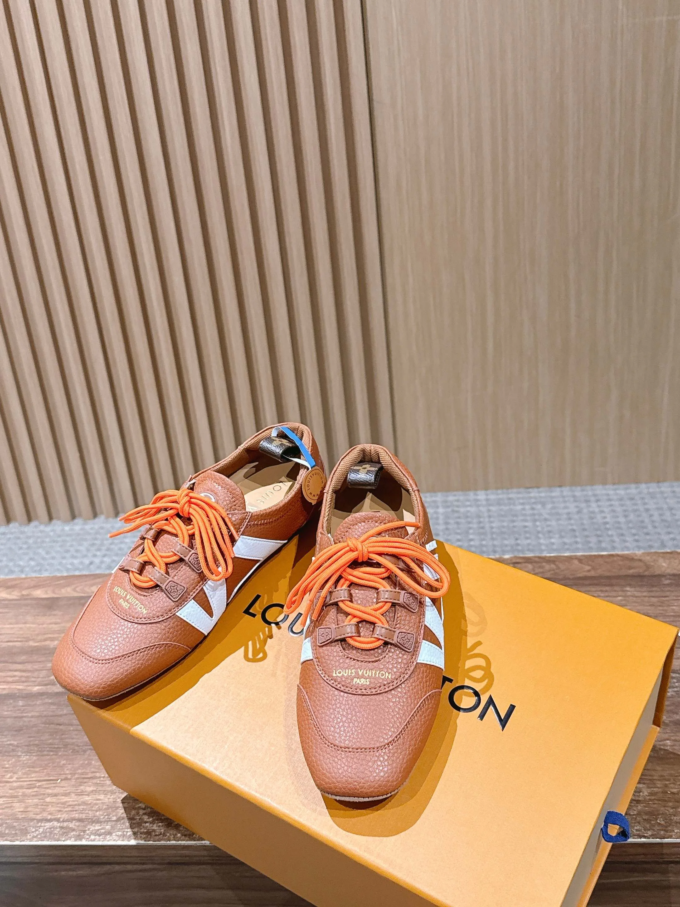 Кроссовки Женские Louis Vuitton 1483957