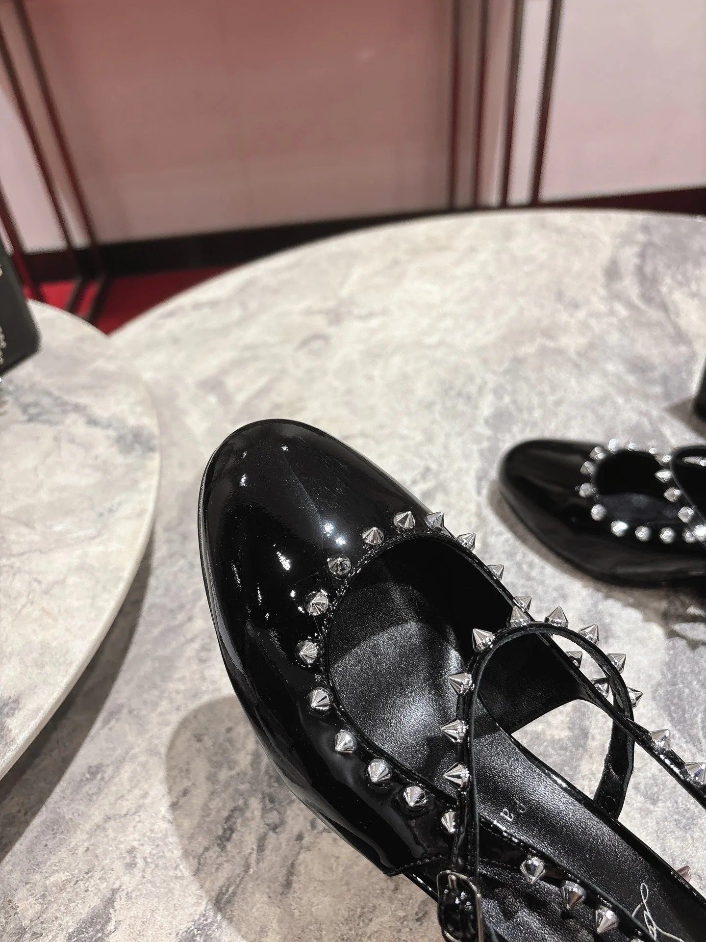 Туфли Женские Christian Louboutin 16831028