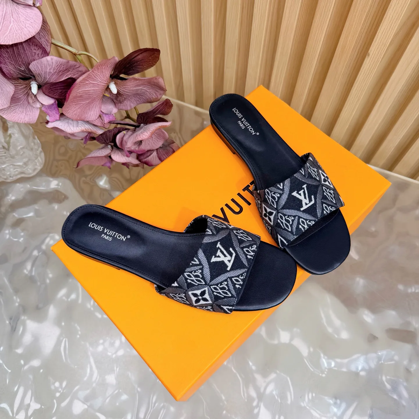 Шлепанцы Женские Louis Vuitton 3060191