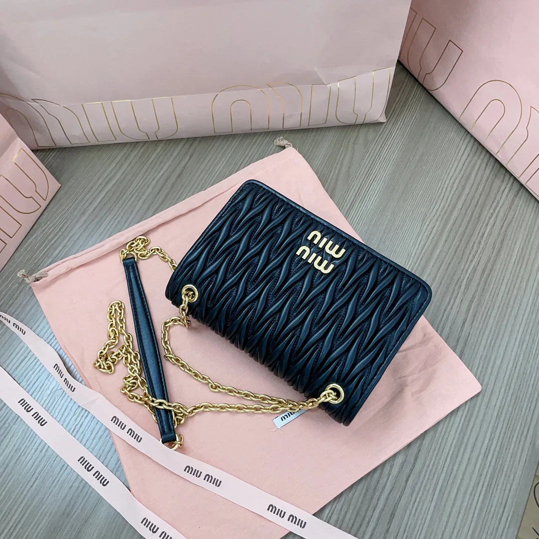 Классические Сумки Женские Prada 11872264