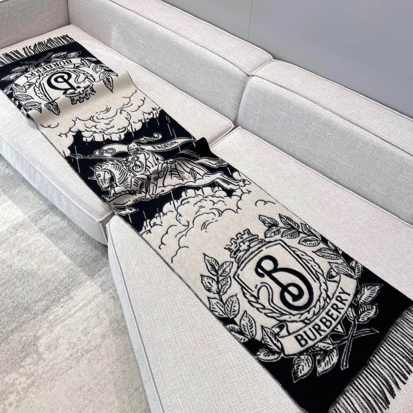 Шарфы Burberry 386410