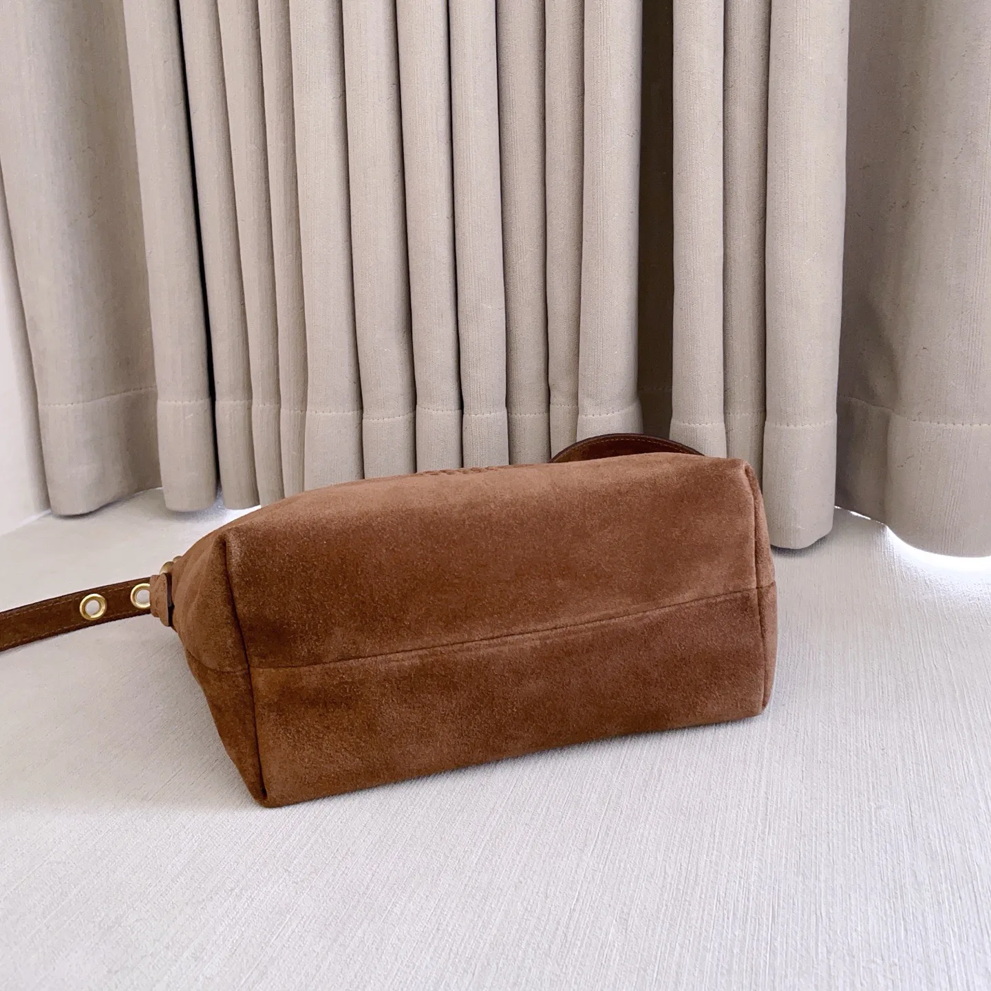 Классические Сумки Женские Miu Miu 17799925