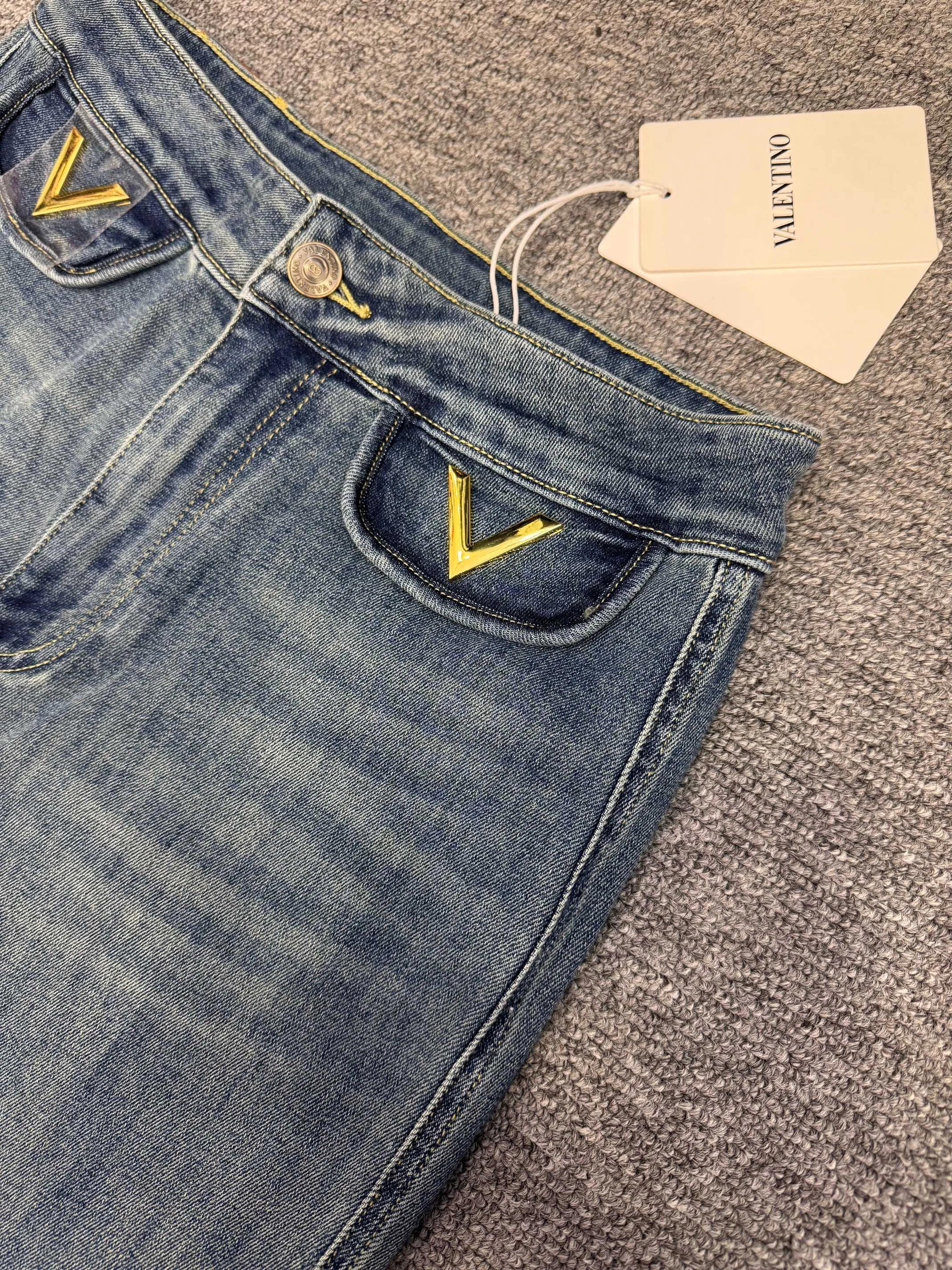 Джинсы Женские Valentino 11346428