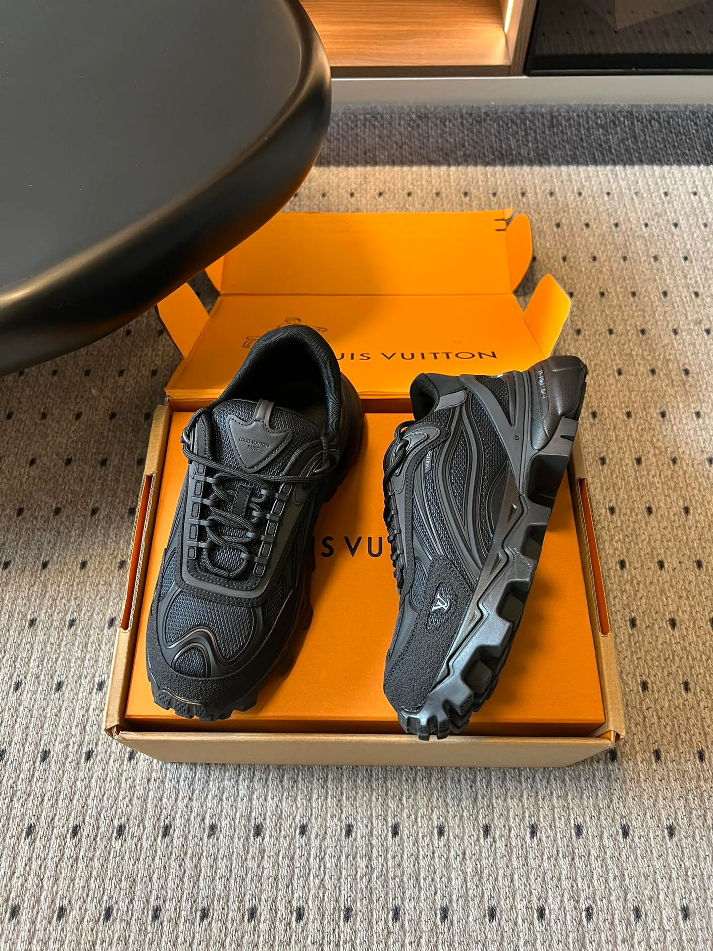 Кроссовки Женские Louis Vuitton 13349809