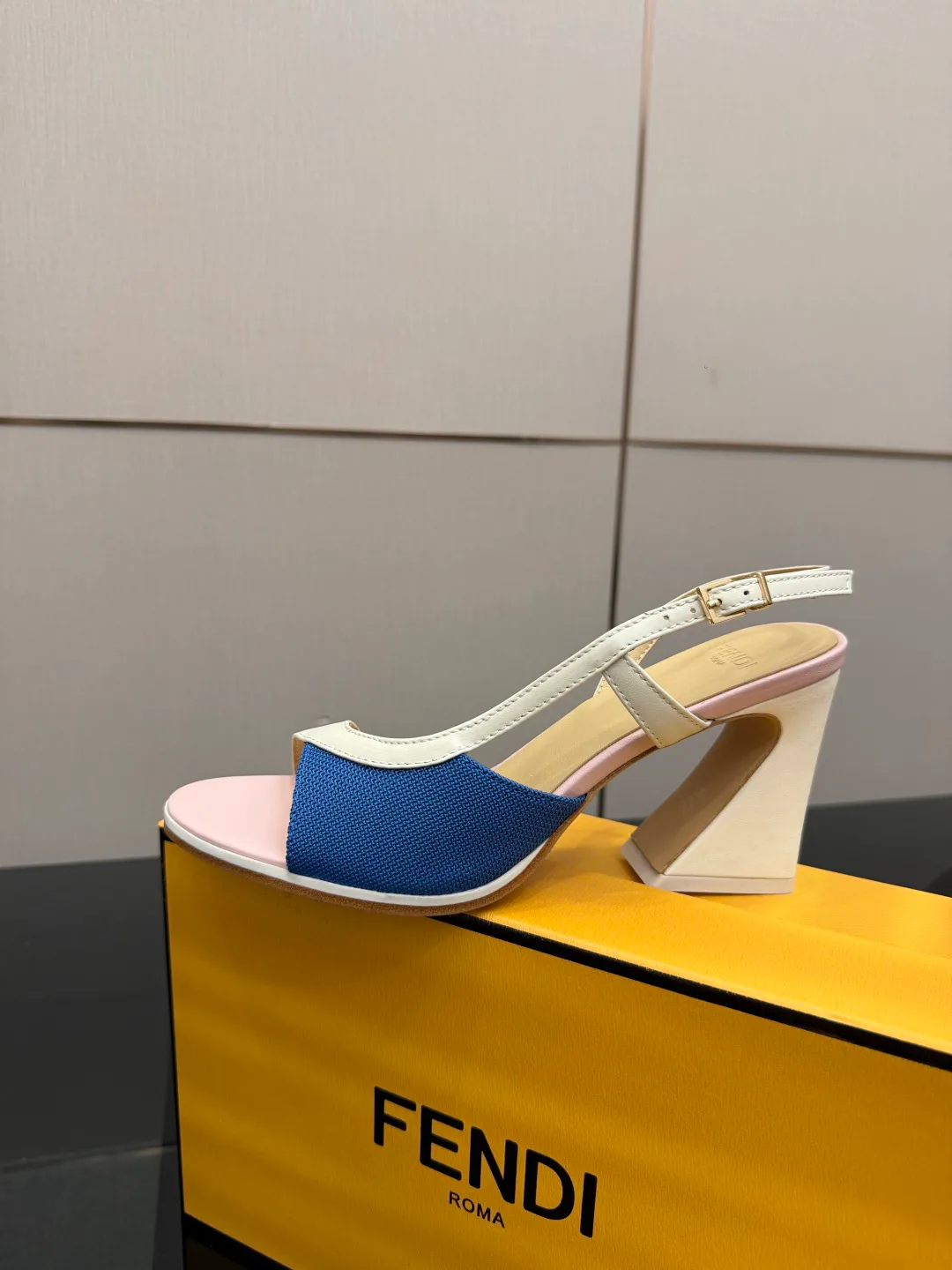 Туфли Женские Fendi 11755378